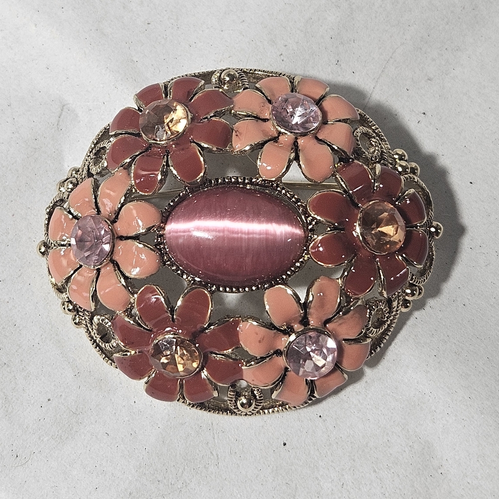 Pretty Crazy Horse Pink Enamel Two-Tone Pink Oval Flower Floral Pin